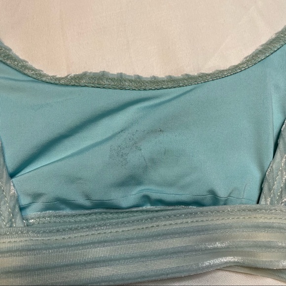 NWT Dippin’ Daisy’s Light Blue Velvet Ribbed Bikini Top - Picture 4 of 6